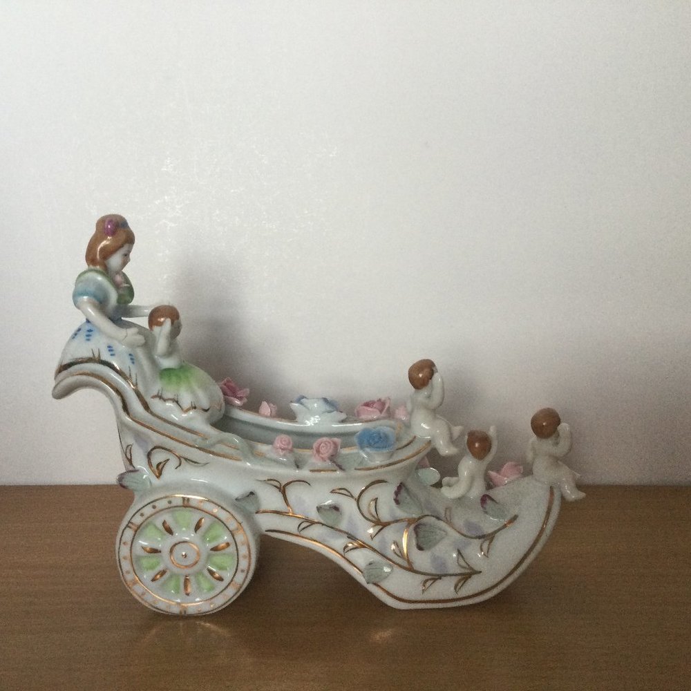 Japanese porcelain figurine wagon shoe children play 3D flowers home decoration